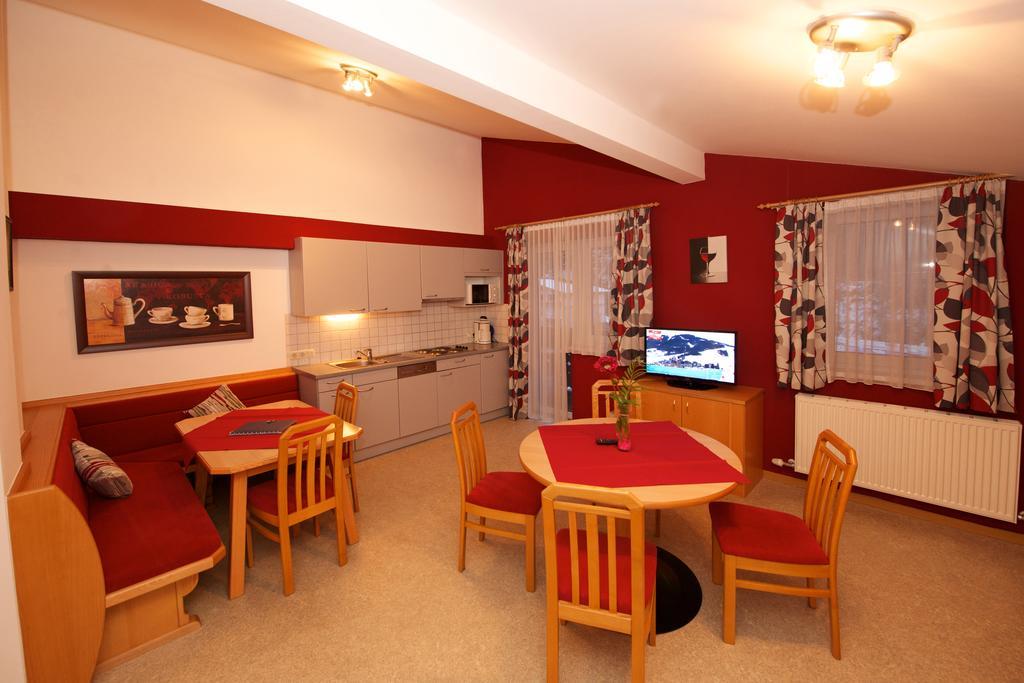 Glemmy Appartements Viehhofen Zimmer foto